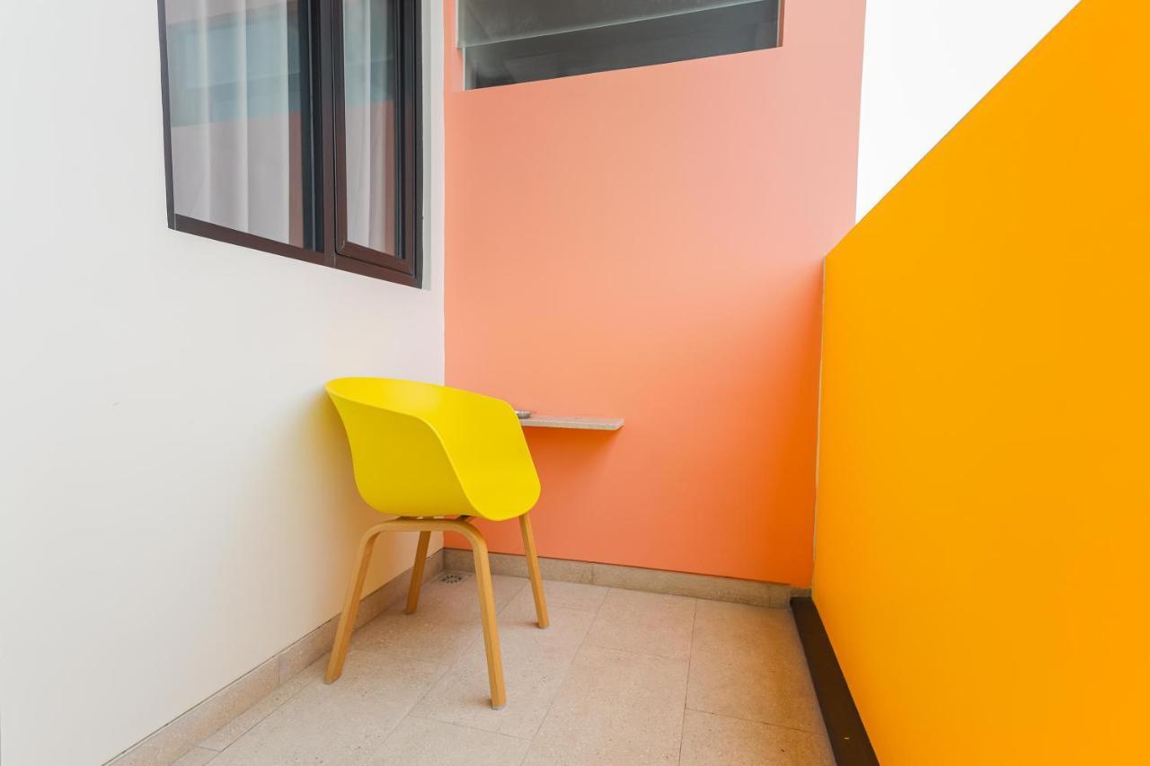 Sans Hotel Clover Ace Surabaya By Reddoorz Exterior photo
